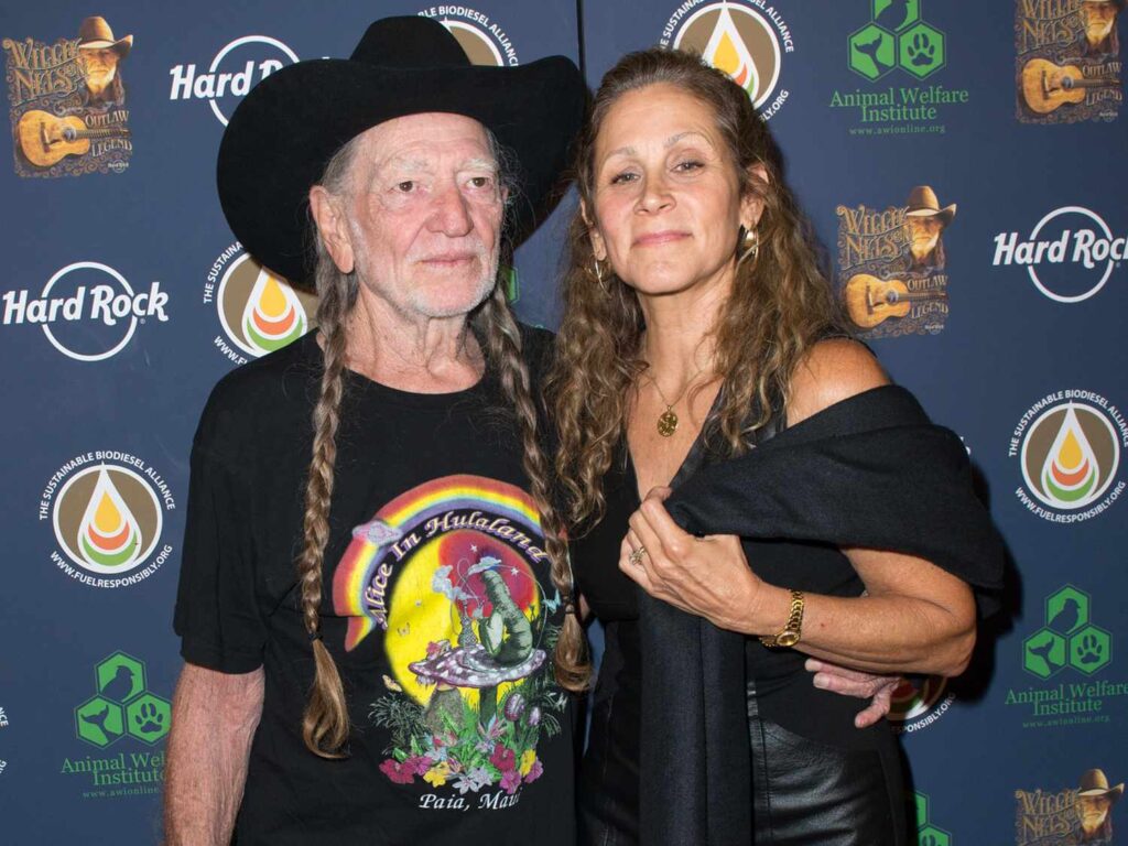 willie-nelson-annie-dangelo-51f7efda8a37413298eada613e1d18ce